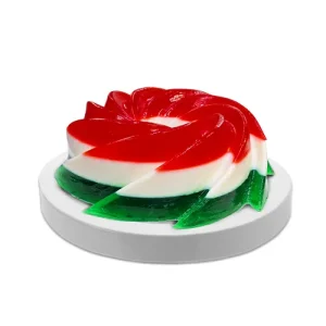 Gelatina tricolor en forma espiral con los colores de la bandera mexicana: verde, blanco y rojo. Edición especial fiestas patrias.